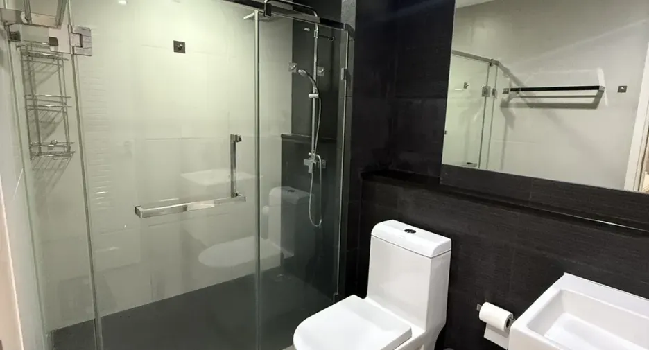 For rent 2 bedrooms condo in Phaya Thai, Bangkok