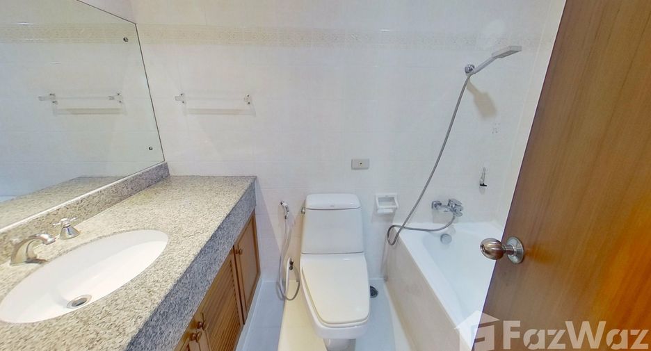 For rent 3 bedrooms condo in Khlong Toei, Bangkok