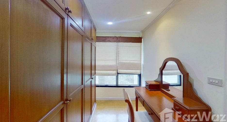 For rent 3 bedrooms condo in Khlong Toei, Bangkok