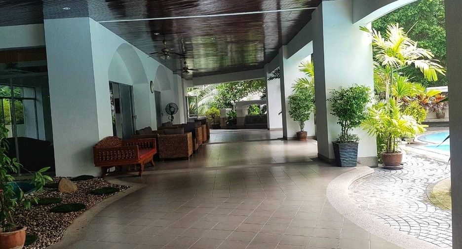 For rent 4 bedrooms condo in Khlong Toei, Bangkok