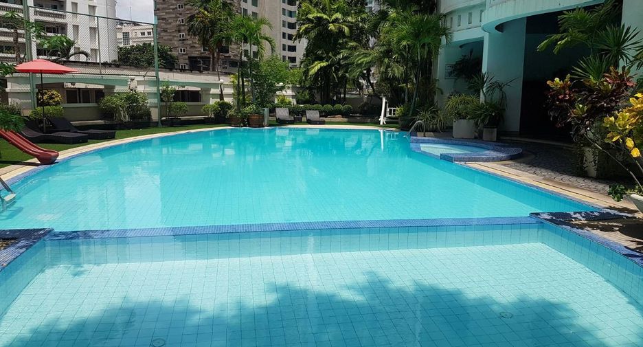 For rent 4 bedrooms condo in Khlong Toei, Bangkok