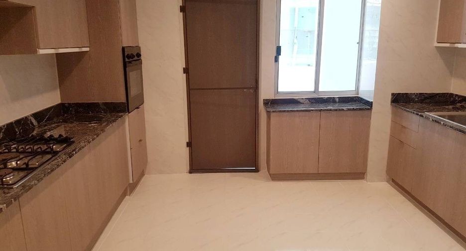 For rent 4 bedrooms condo in Khlong Toei, Bangkok