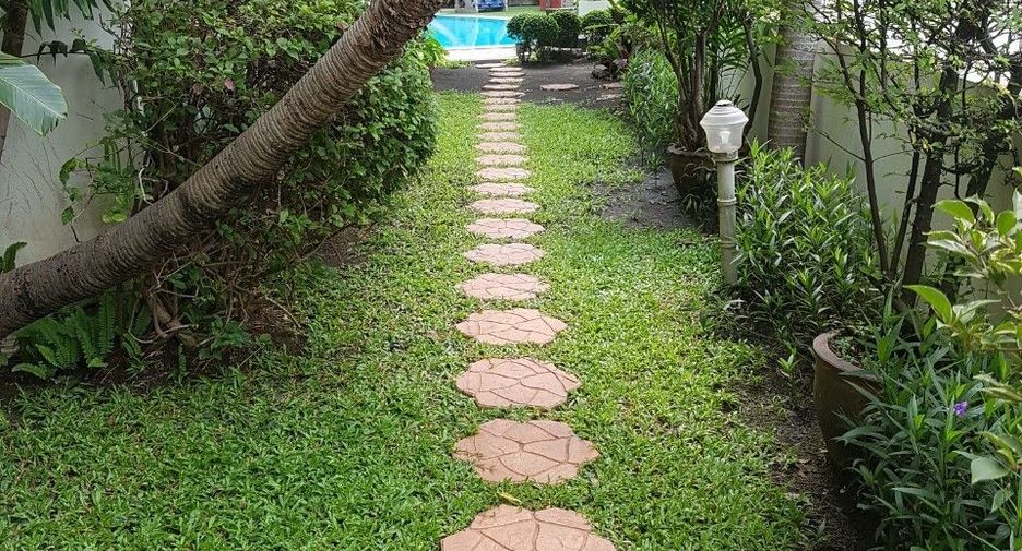 For rent 4 bedrooms condo in Khlong Toei, Bangkok