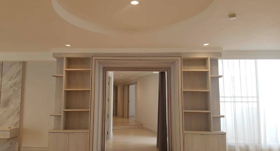 For rent 4 bedrooms condo in Khlong Toei, Bangkok