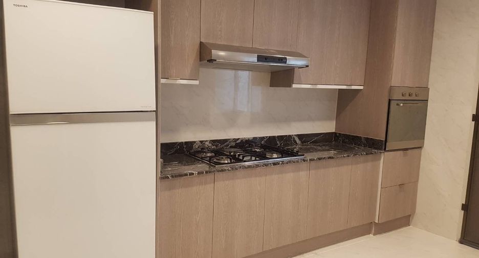 For rent 4 bedrooms condo in Khlong Toei, Bangkok