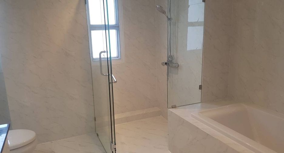 For rent 4 bedrooms condo in Khlong Toei, Bangkok