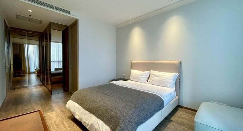For rent 3 bedrooms condo in Pathum Wan, Bangkok