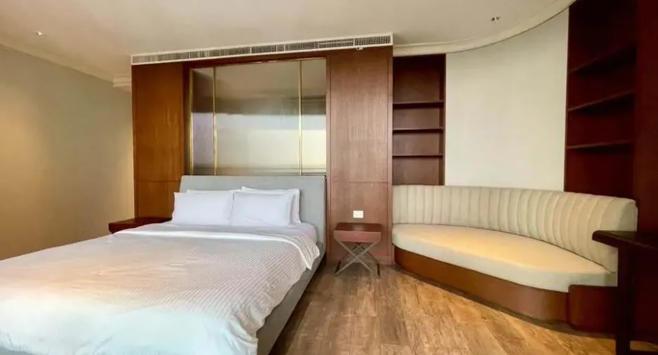 For rent 3 bedrooms condo in Pathum Wan, Bangkok