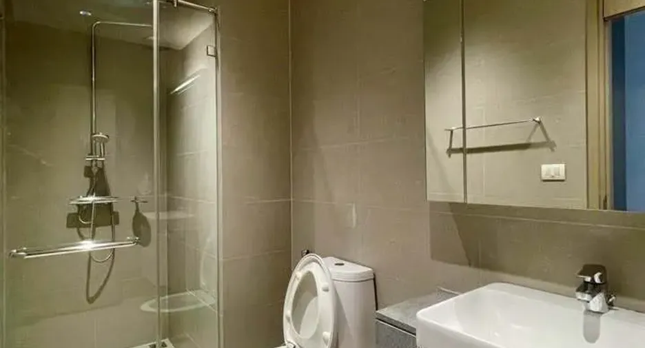 For rent 3 bedrooms condo in Pathum Wan, Bangkok