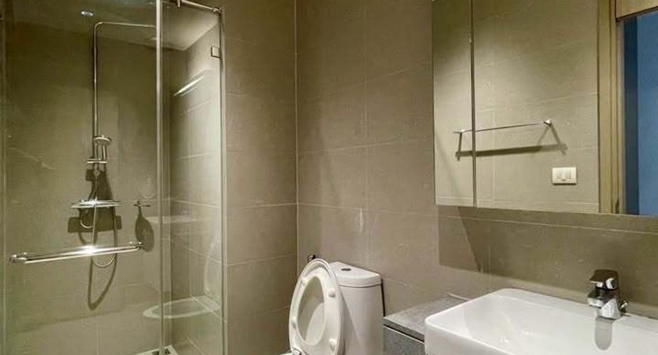 For rent 3 bedrooms condo in Pathum Wan, Bangkok