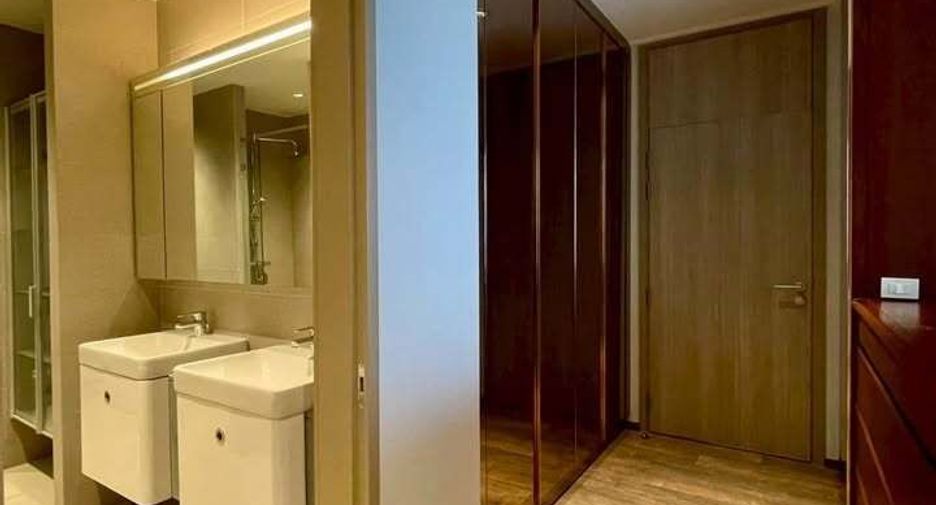 For rent 3 bedrooms condo in Pathum Wan, Bangkok