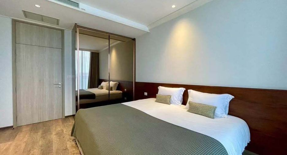 For rent 3 bedrooms condo in Pathum Wan, Bangkok