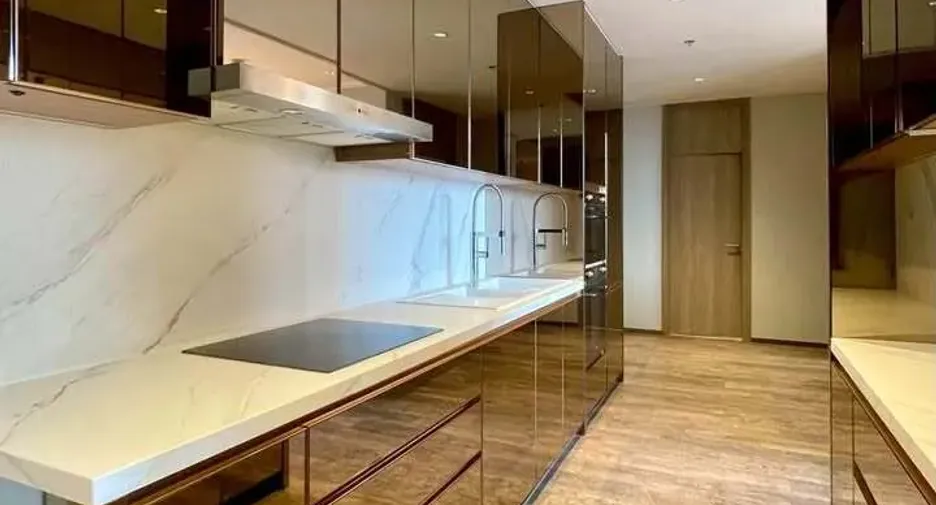 For rent 3 bedrooms condo in Pathum Wan, Bangkok