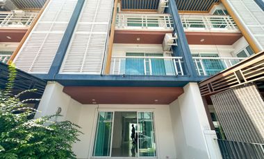 出租 3 卧室 联排别墅 在 Lak Si, 曼谷