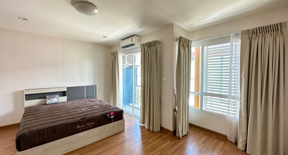 Casa adosada en alquiler de 3 habitaciones en Lak Si, Bangkok