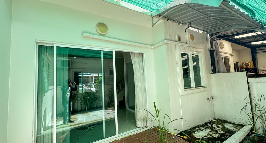 Casa adosada en alquiler de 3 habitaciones en Lak Si, Bangkok