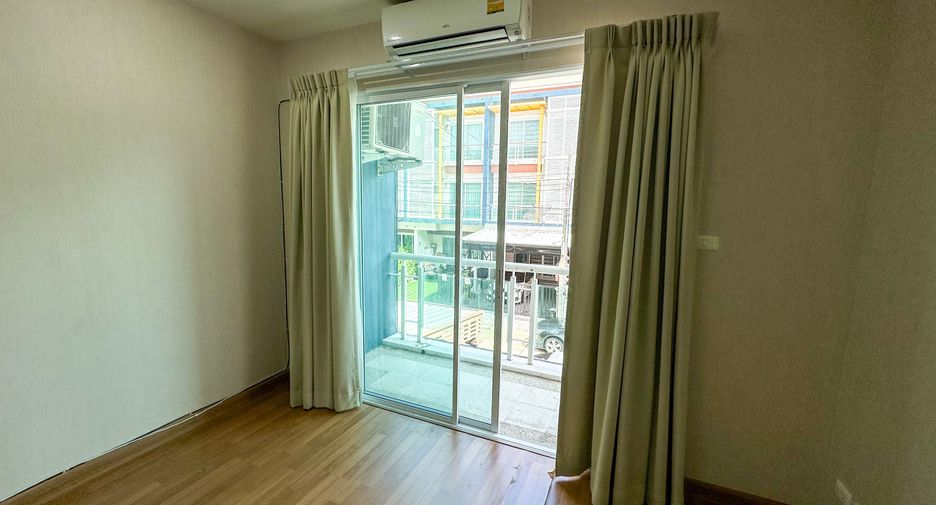 Casa adosada en alquiler de 3 habitaciones en Lak Si, Bangkok