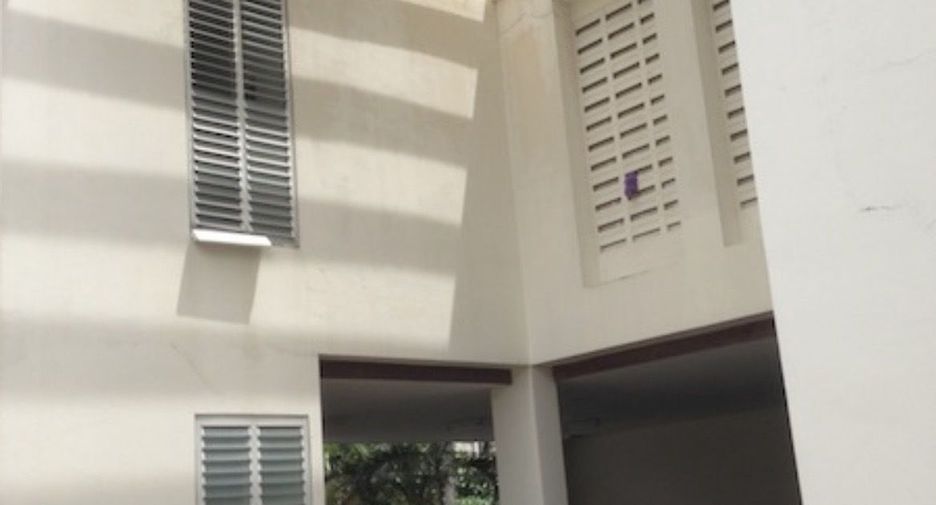 For rent 5 bedrooms house in Watthana, Bangkok