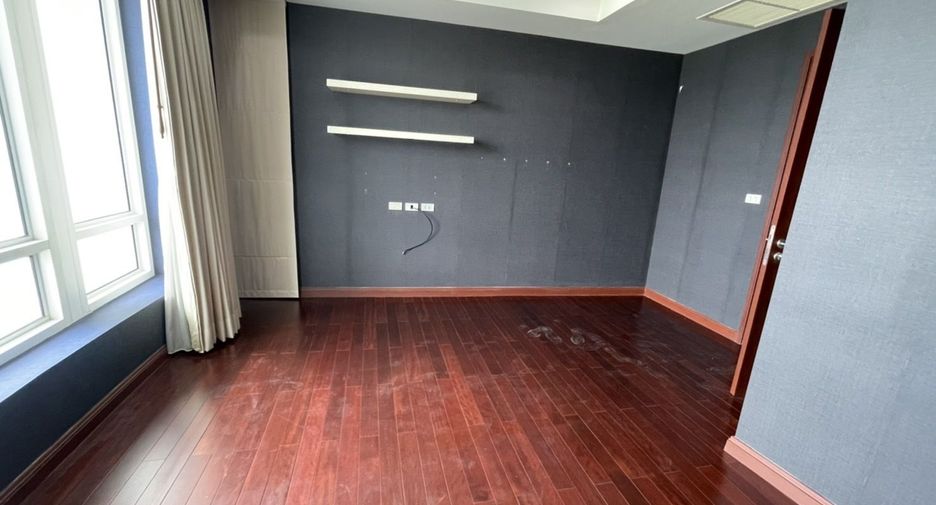 Wohnung zur Miete mit 4 Zimmer in Pathum Wan, Bangkok