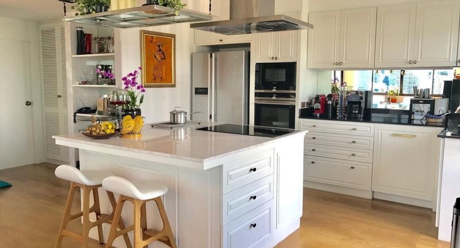 For rent 3 bedrooms condo in Watthana, Bangkok
