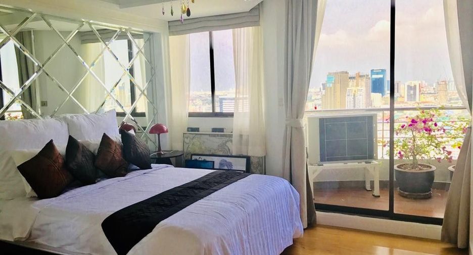 For rent 3 bedrooms condo in Watthana, Bangkok