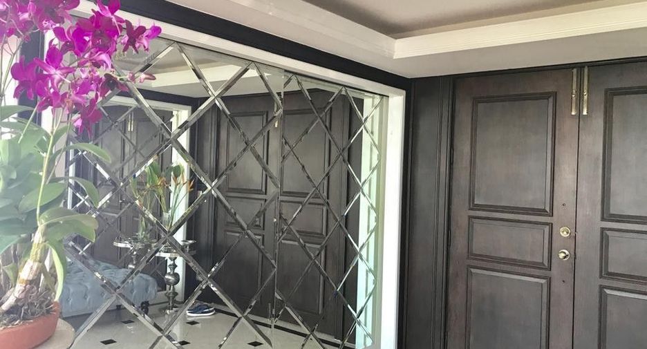For rent 3 bedrooms condo in Watthana, Bangkok