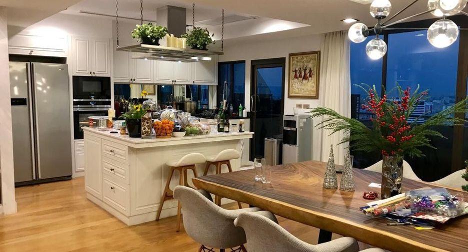 For rent 3 bedrooms condo in Watthana, Bangkok
