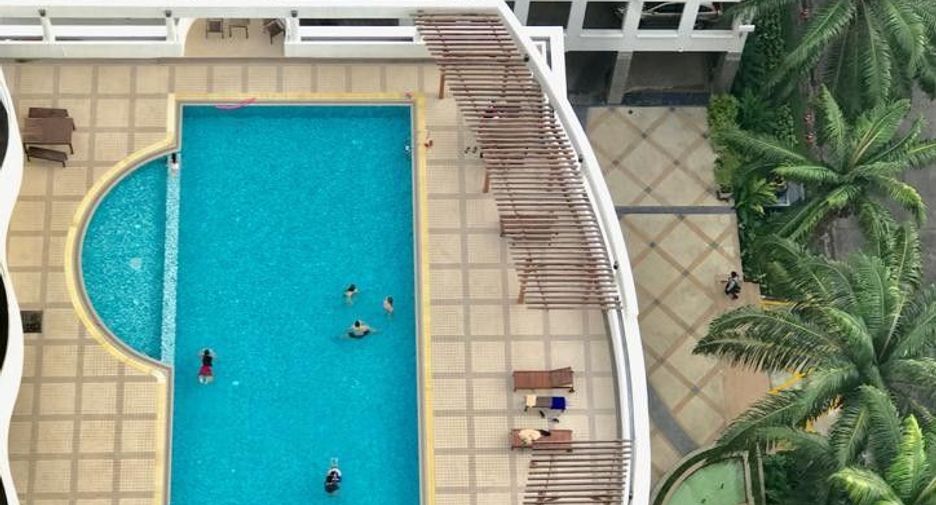For rent 3 bedrooms condo in Watthana, Bangkok
