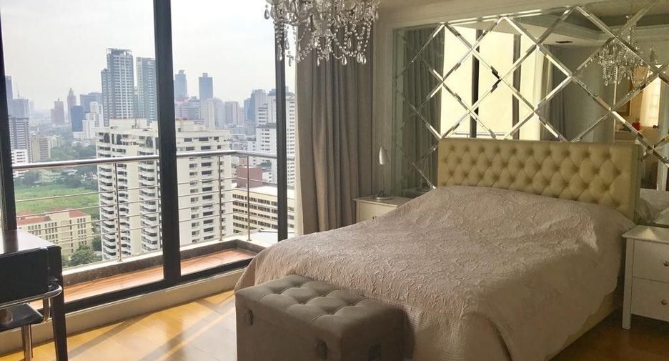 For rent 3 bedrooms condo in Watthana, Bangkok