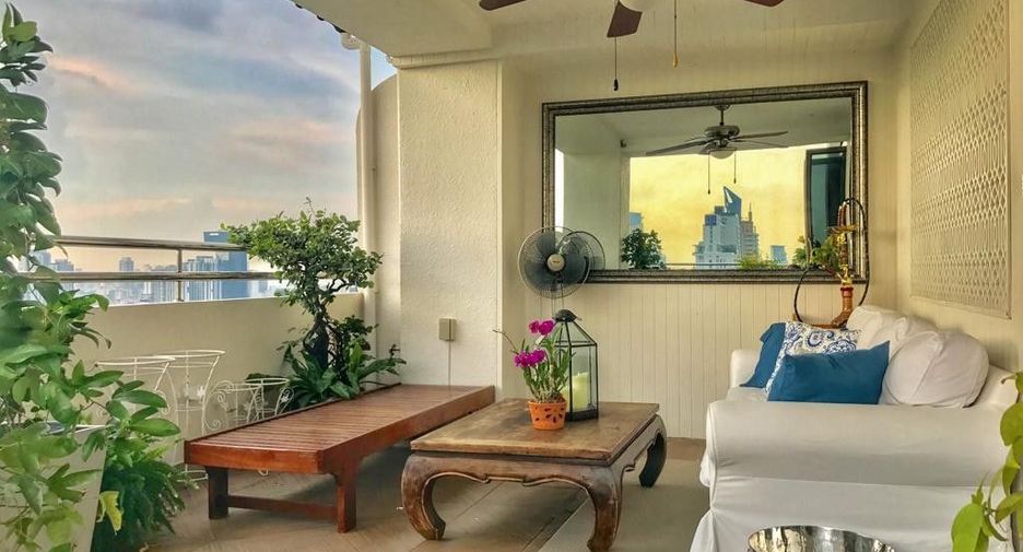 For rent 3 bedrooms condo in Watthana, Bangkok