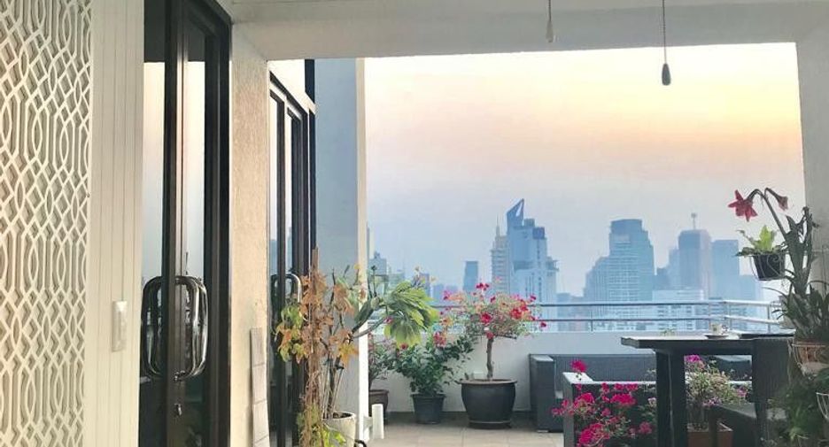 For rent 3 bedrooms condo in Watthana, Bangkok