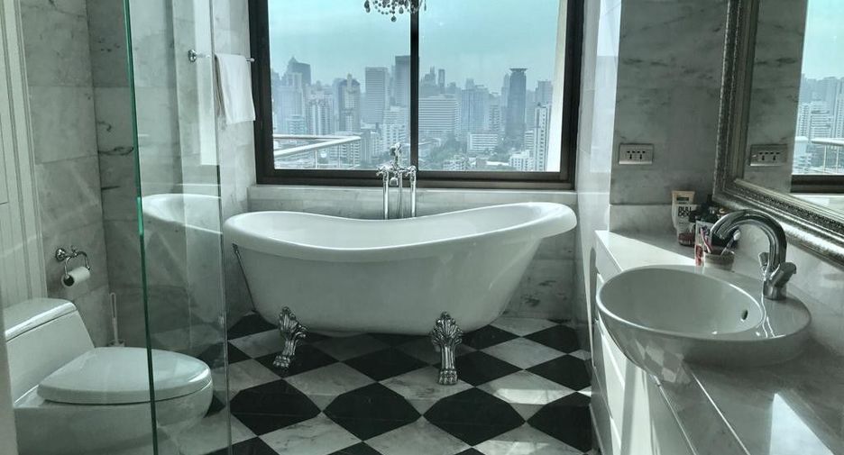 For rent 3 bedrooms condo in Watthana, Bangkok