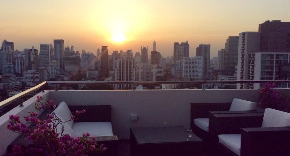 For rent 3 bedrooms condo in Watthana, Bangkok