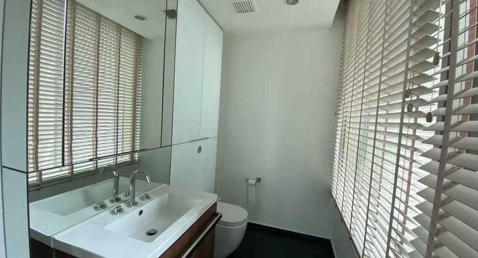 For rent 2 bedrooms condo in Pathum Wan, Bangkok