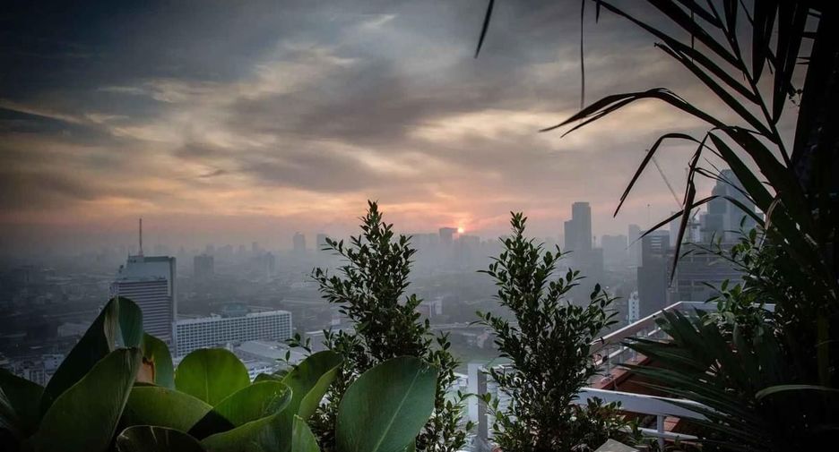 For rent 3 bedrooms condo in Pathum Wan, Bangkok