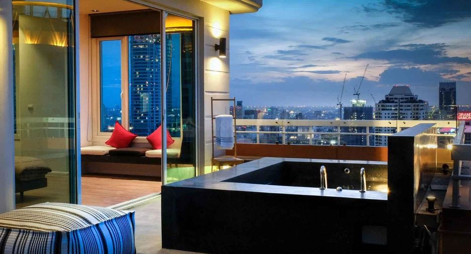 For rent 3 bedrooms condo in Pathum Wan, Bangkok