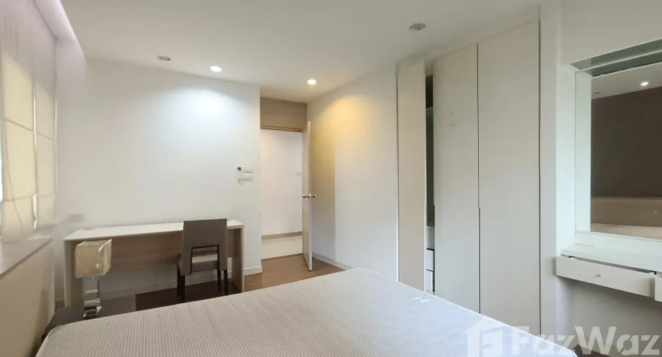 For rent 3 bedrooms apartment in Watthana, Bangkok