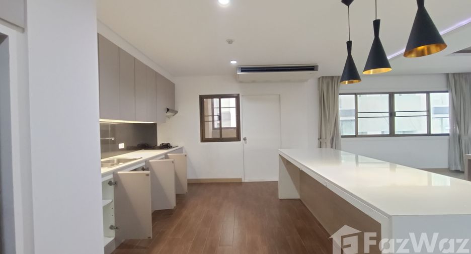 For rent 3 bedrooms apartment in Watthana, Bangkok