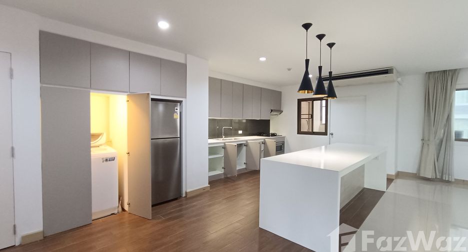 For rent 3 bedrooms apartment in Watthana, Bangkok