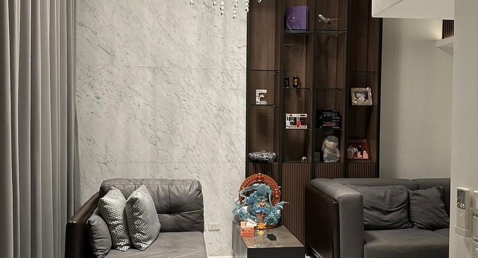 For rent 2 bedrooms townhouse in Yan Nawa, Bangkok