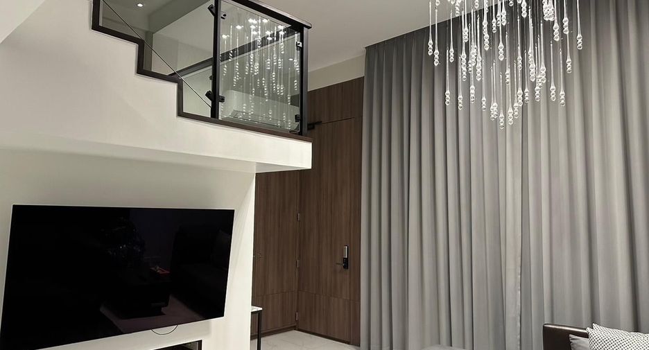 For rent 2 bedrooms townhouse in Yan Nawa, Bangkok
