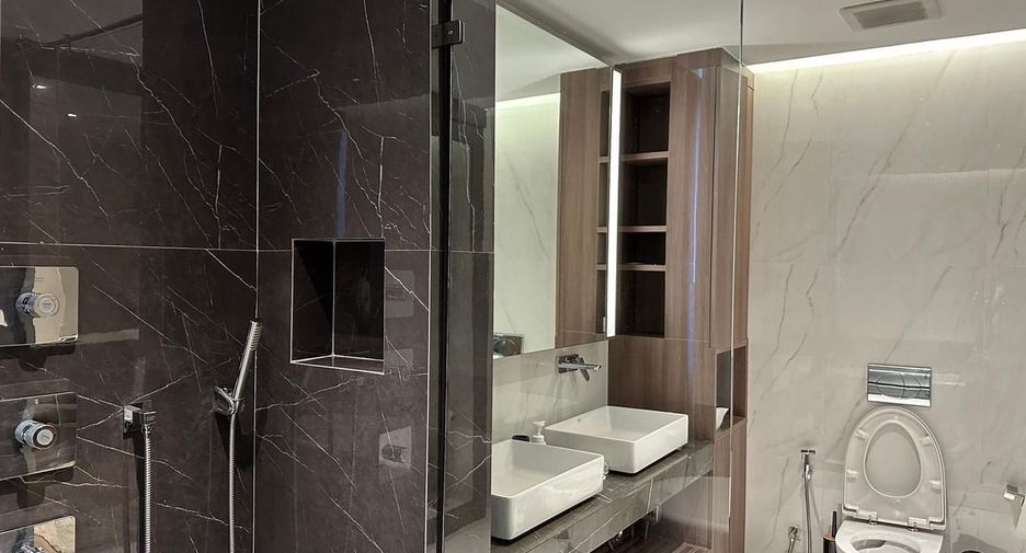 For rent 2 bedrooms townhouse in Yan Nawa, Bangkok