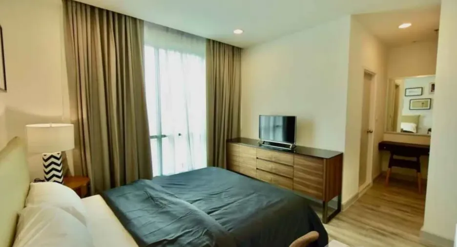 For rent 3 bedrooms condo in Sathon, Bangkok