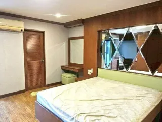 Wohnung zur Miete mit Studio in Watthana, Bangkok