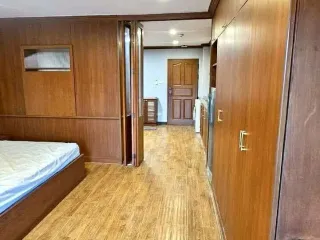 Wohnung zur Miete mit Studio in Watthana, Bangkok