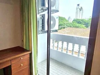 Wohnung zur Miete mit Studio in Watthana, Bangkok
