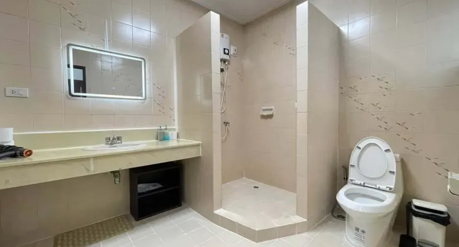 For rent 4 ベッドルーム townhouse in Watthana, Bangkok