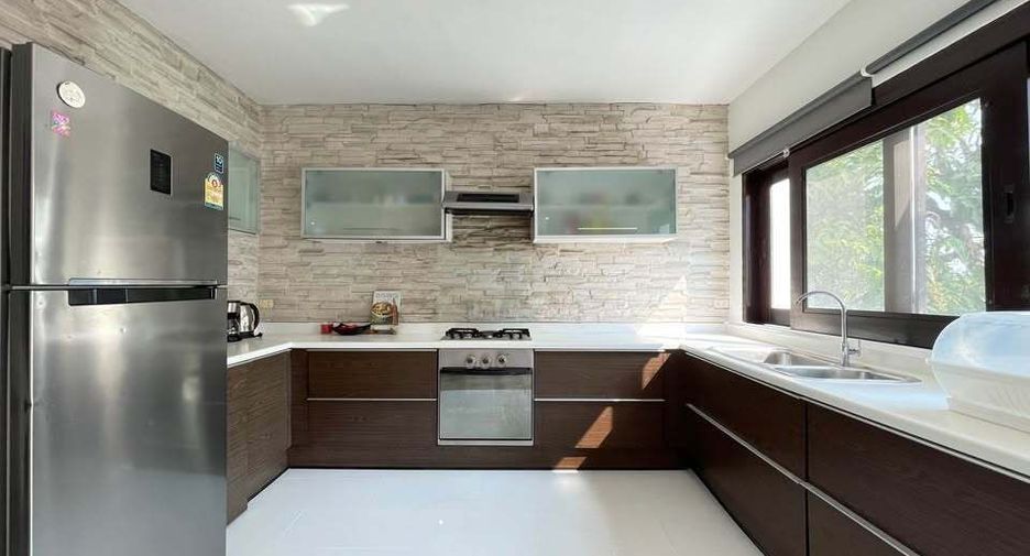 For rent 4 ベッドルーム townhouse in Watthana, Bangkok