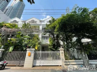 Casa adosada en alquiler de 4 habitaciones en Watthana, Bangkok