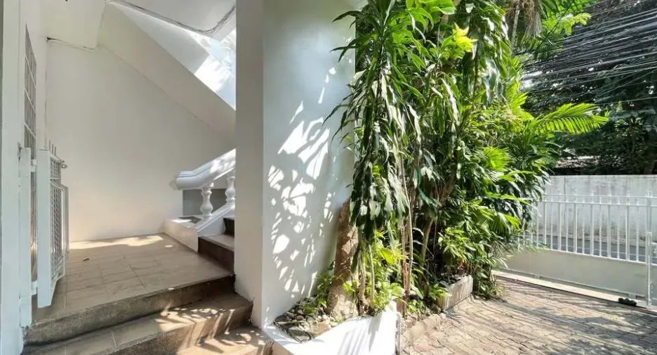 For rent 4 ベッドルーム townhouse in Watthana, Bangkok